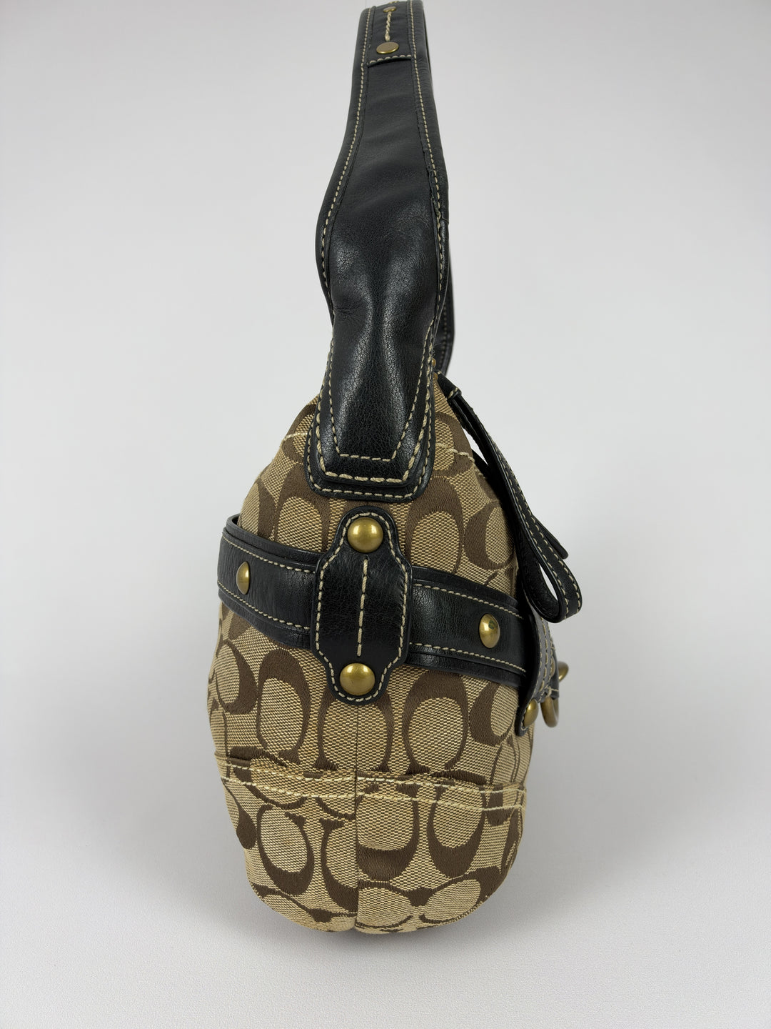 Coach Signature Horse Bit Hobo Shoulder Bag in Khaki/Braun, Detailansicht 3