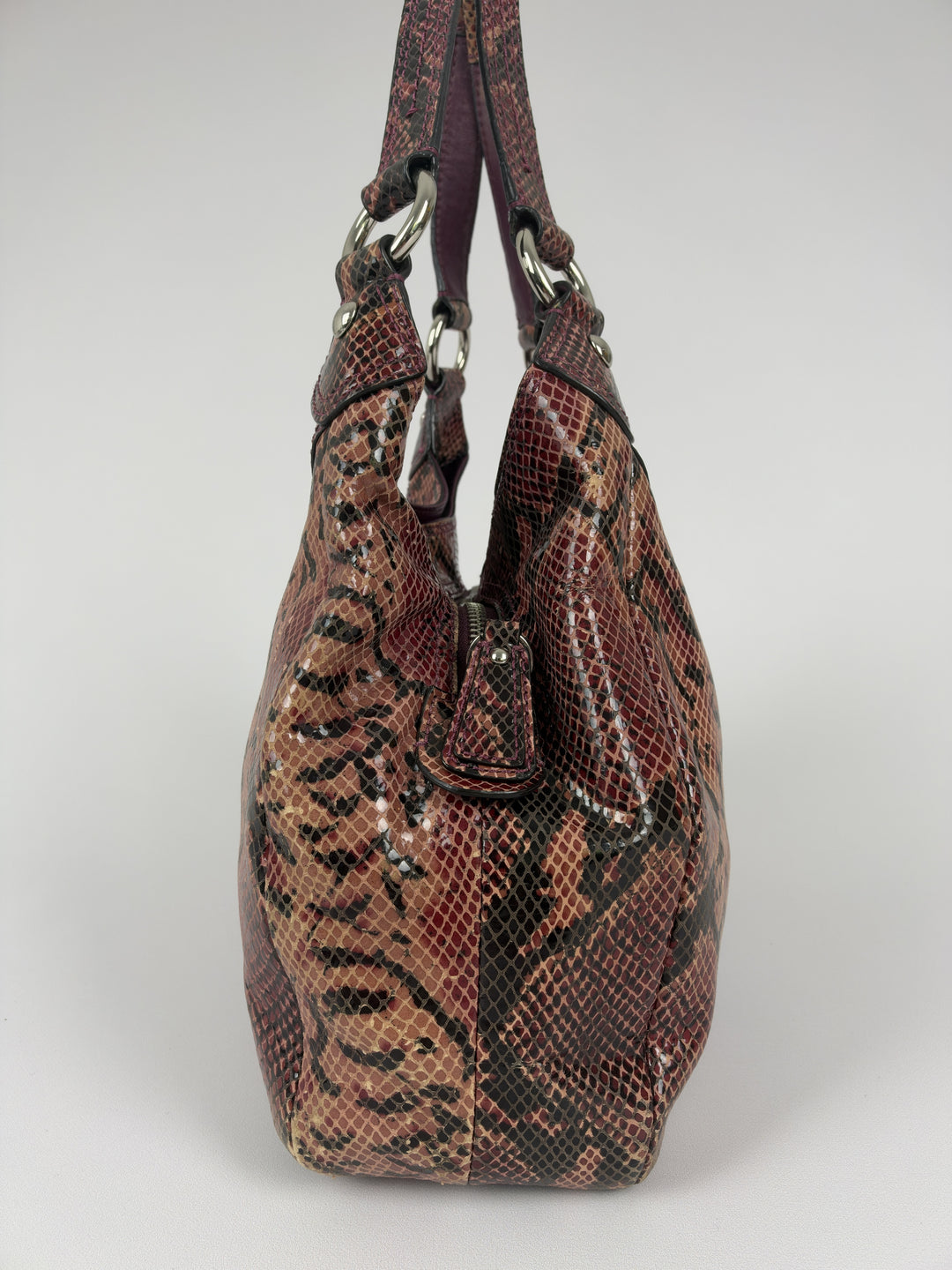 Coach Soho Snakeskin Embossed Leather Buckle Hobo Shoulder Bag in Altrosa, Detailansicht 3