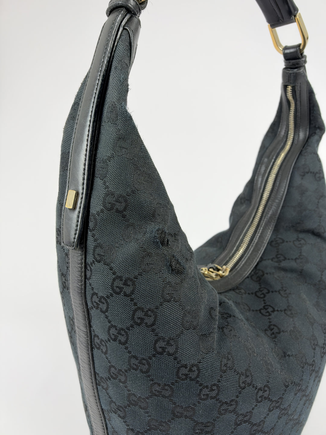 Gucci GG Canvas Hobo Shoulder Bag in Schwarz, Detailansicht 3