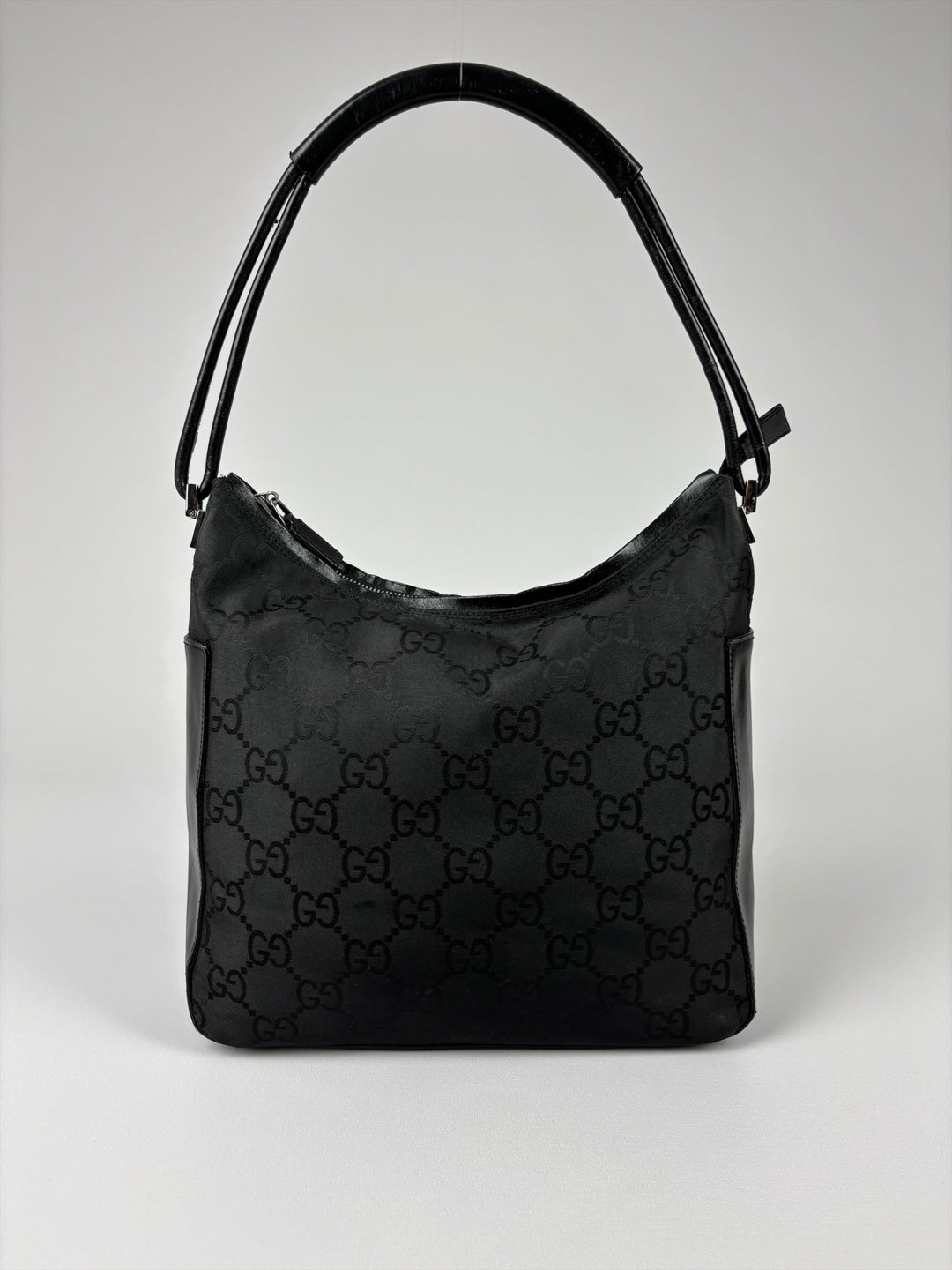 Gucci GG Nylon Hobo Shoulder Bag in Schwarz, Detailansicht 3