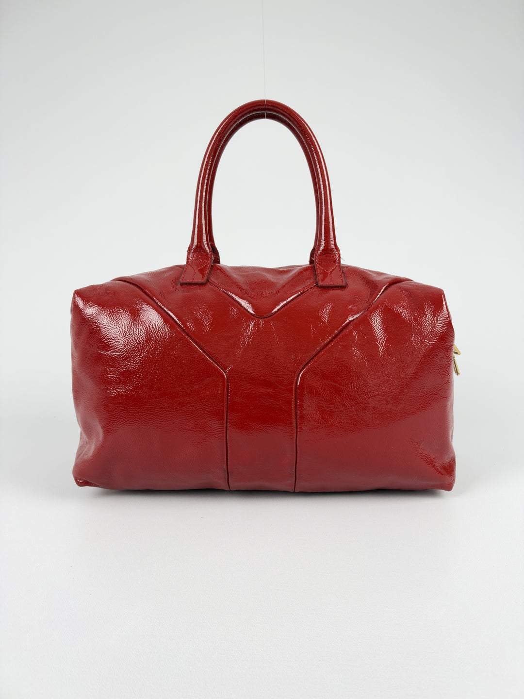 Yves Saint Laurent Easy Y Patent Leather Bag in Rot, Detailansicht 3