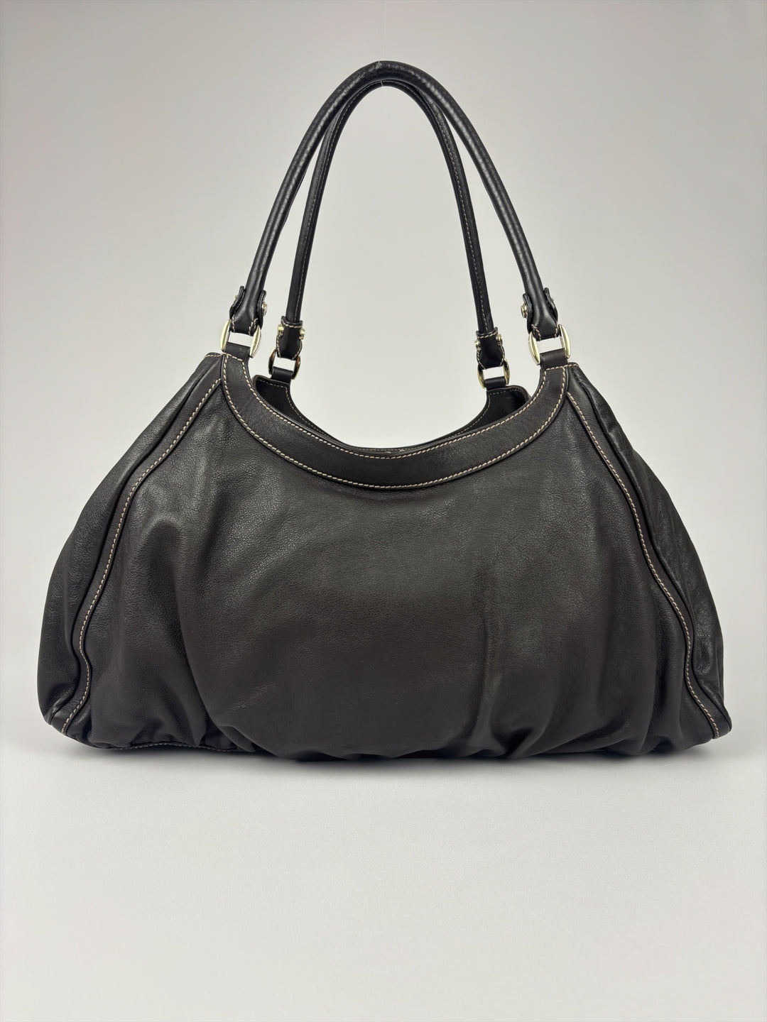 Gucci Abbey D-Ring Leather Hobo Shoulder Bag in Dunkelbraun, Detailansicht 3