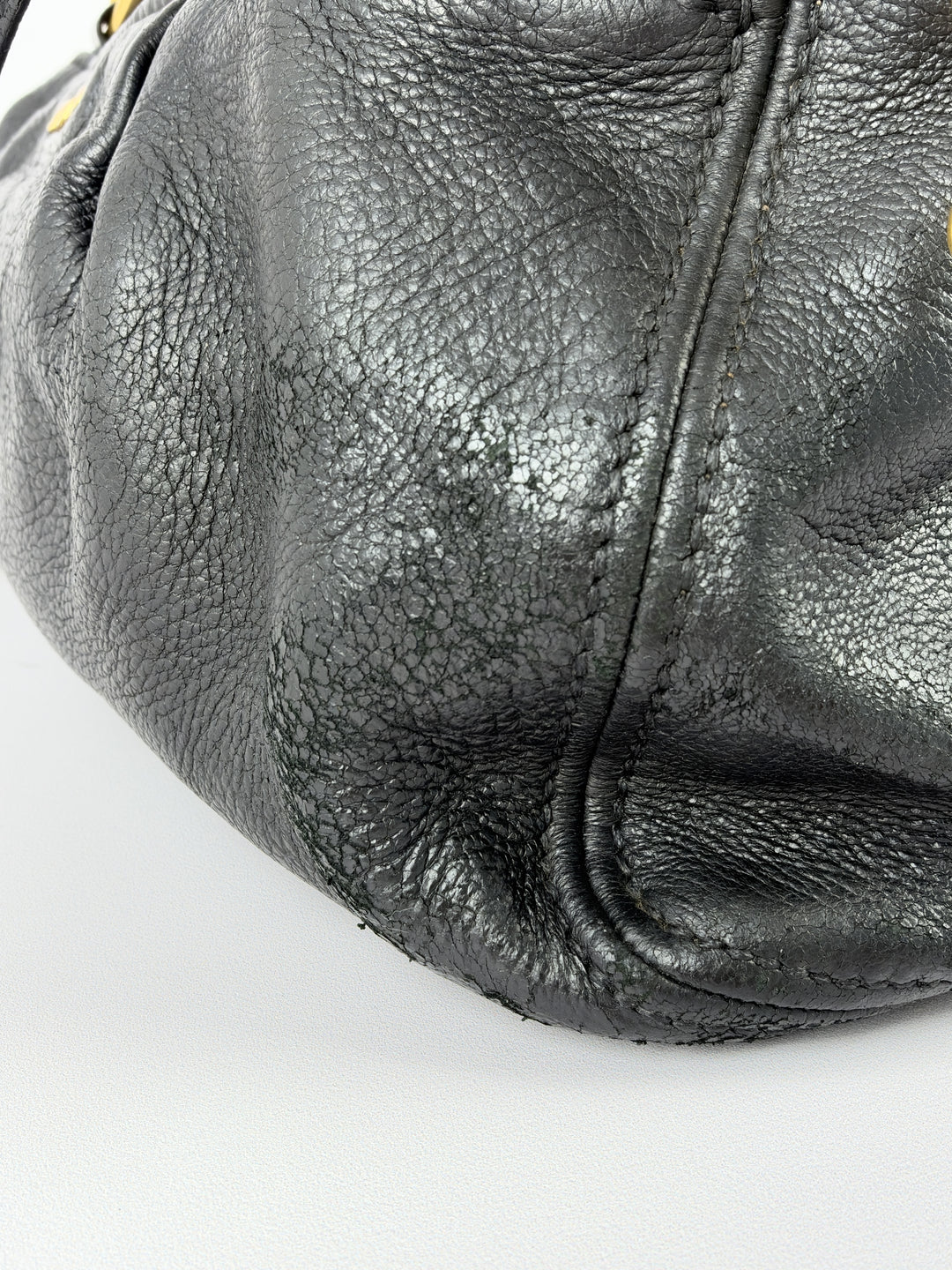 Miu Miu Cervo Shine Leather Shopping Tote Shoulder Bag in Schwarz, Detailansicht 3