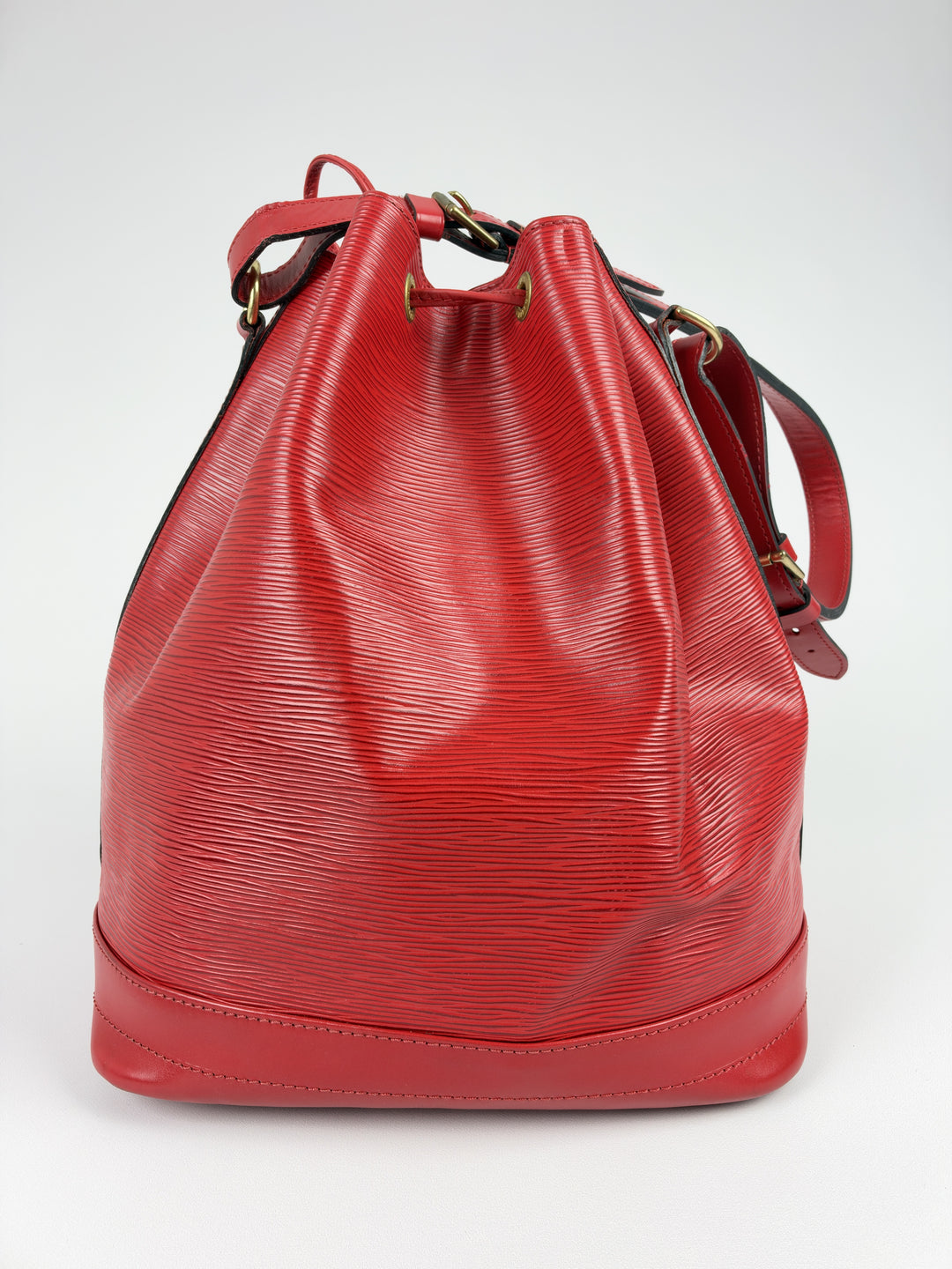 Louis Vuitton Epi Noé GM Shoulder Bag in Rot, Detailansicht 3