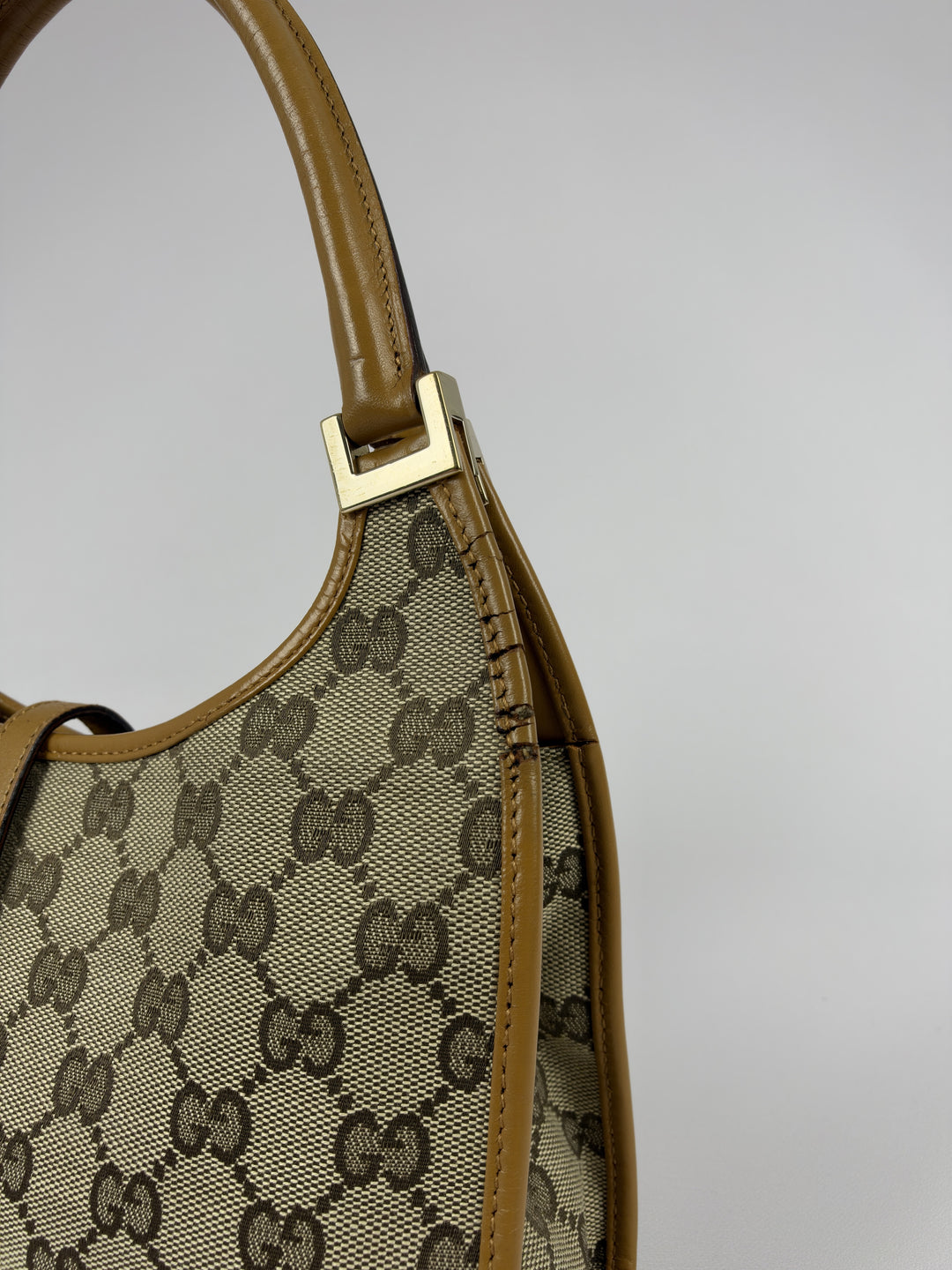 Gucci GG Canvas Jackie Shoulder Bag in Beige/Ebenholz, Detailansicht 3