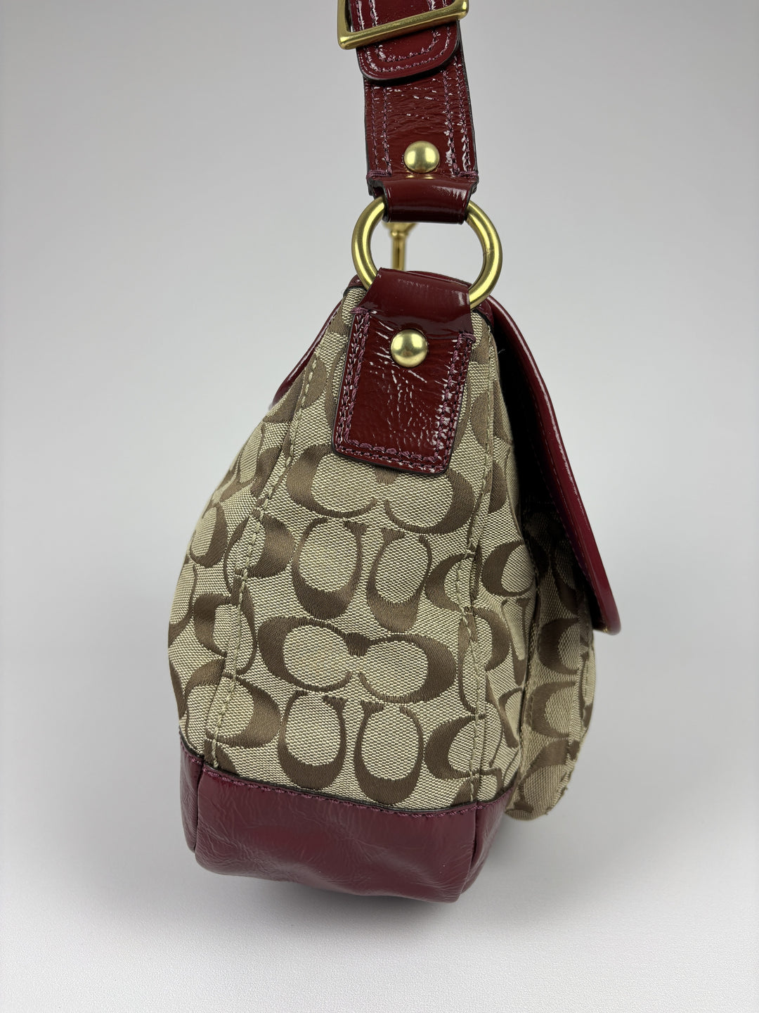 Coach Signature Turnlock Flap Shoulder Bag in Khaki/Braun, Detailansicht 3