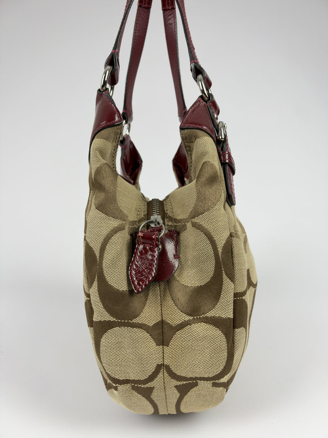 Coach Signature Triple Compartment Hobo Shoulder Bag in Khaki/Braun, Detailansicht 3