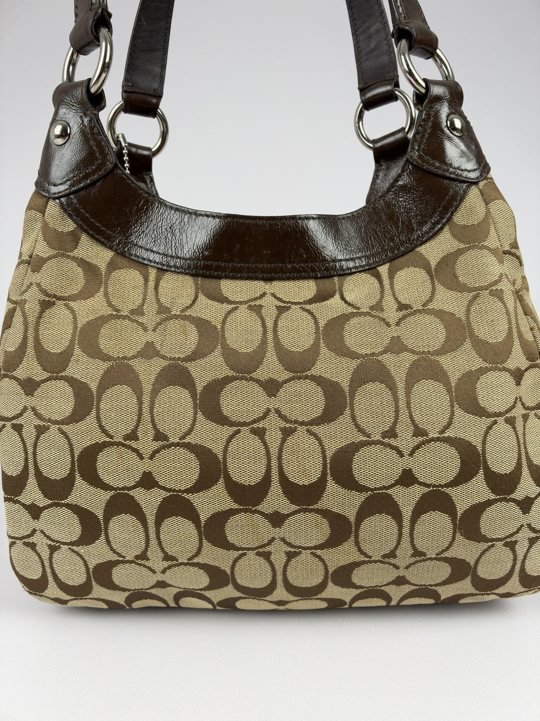 Coach Soho Signature Buckle Hobo Shoulder Bag in Khaki/Braun, Detailansicht 3