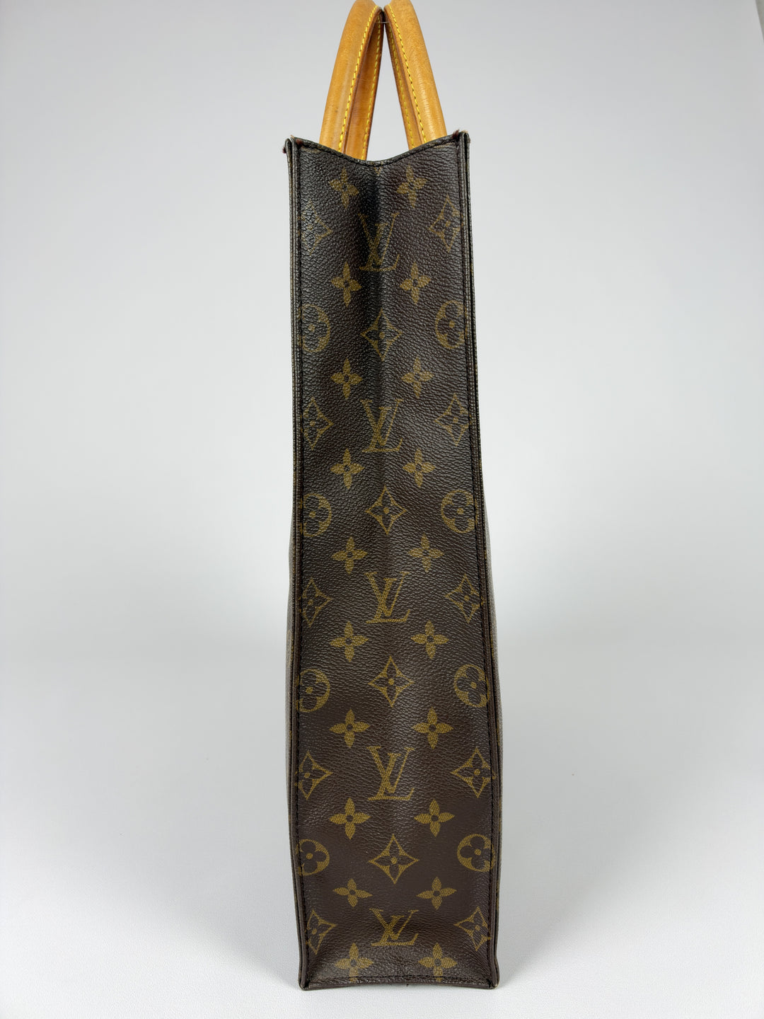 Louis Vuitton Monogram Sac Plat in Braun, Detailansicht 3