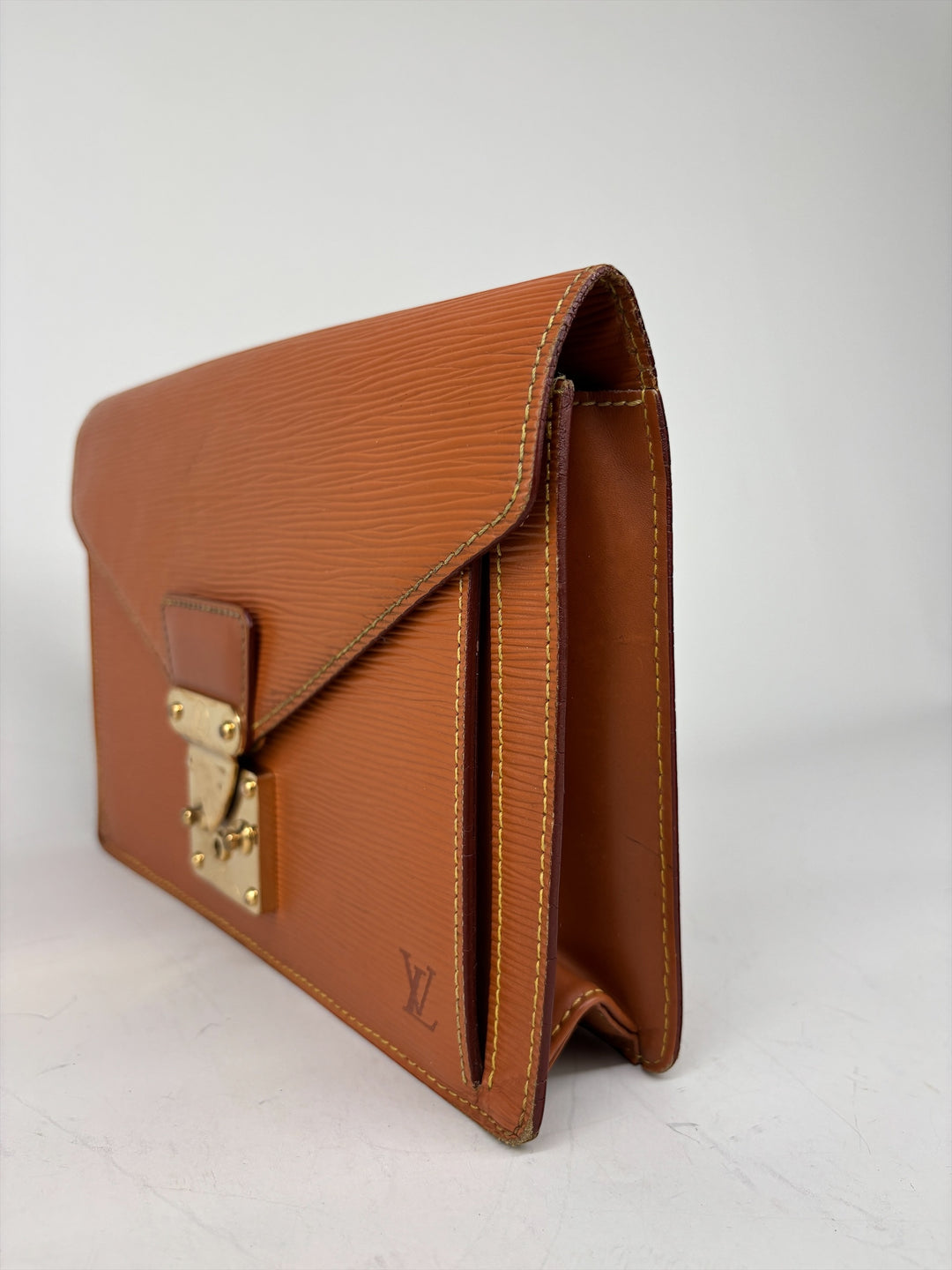 Louis Vuitton Epi Sellier Dragonne Clutch in Kenyan Fawn, Detailansicht 2