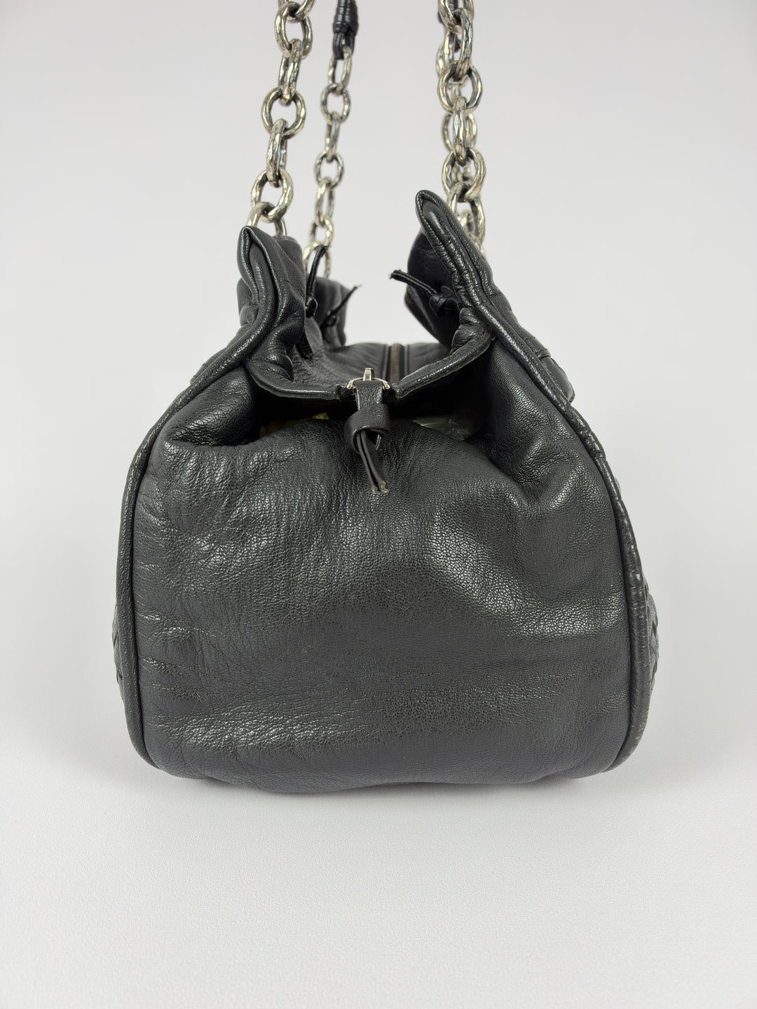Bottega Veneta Nappa Intrecciato Chain Shoulder Bag in Schwarz, Detailansicht 4