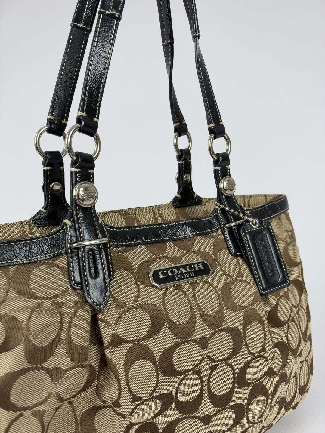Coach Gallery Signature Tote Shoulder Bag in Khaki/Braun, Detailansicht 4