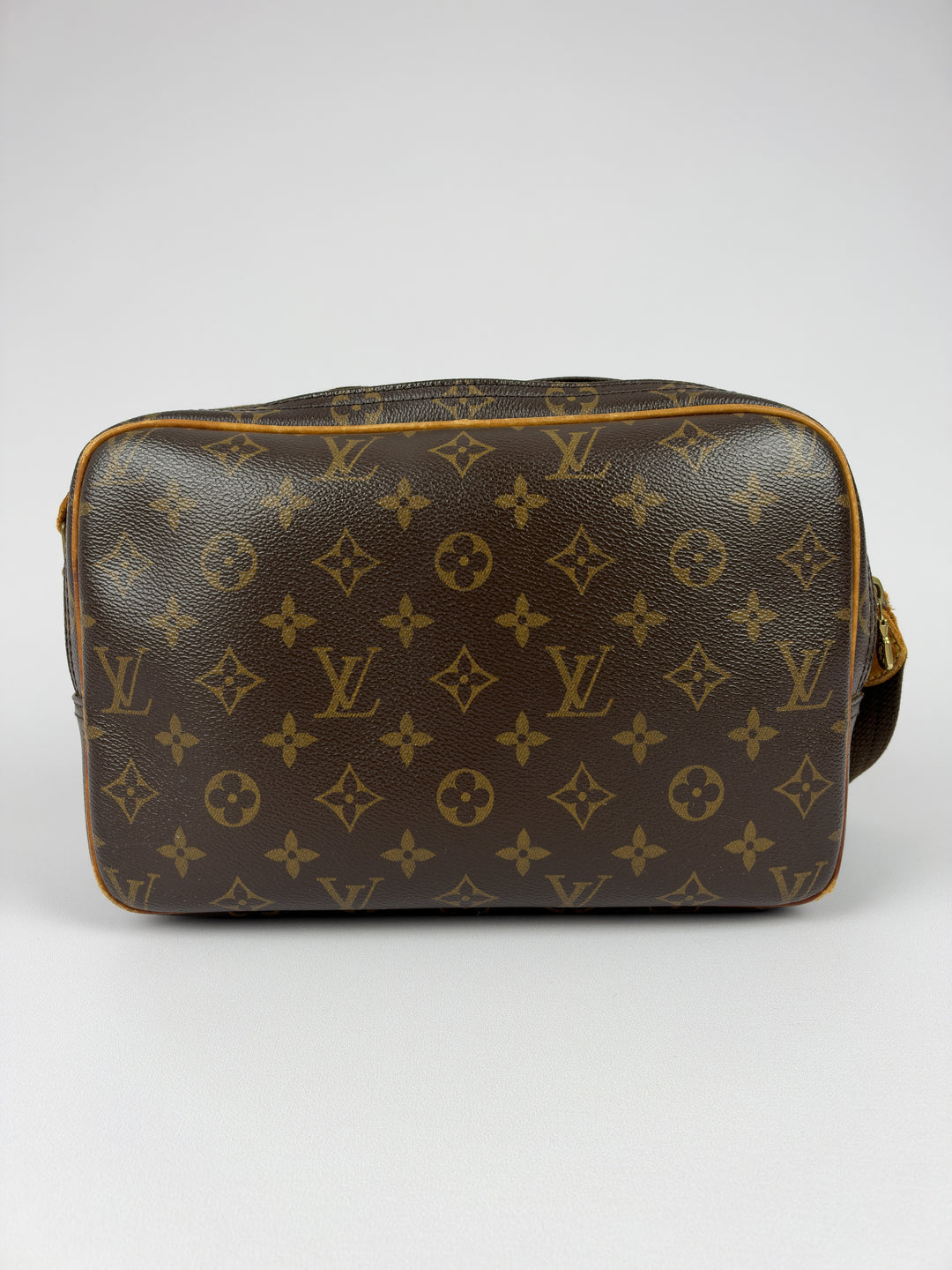 Louis Vuitton Monogram Reporter PM Shoulder Bag in Braun/Beige, Detailansicht 4