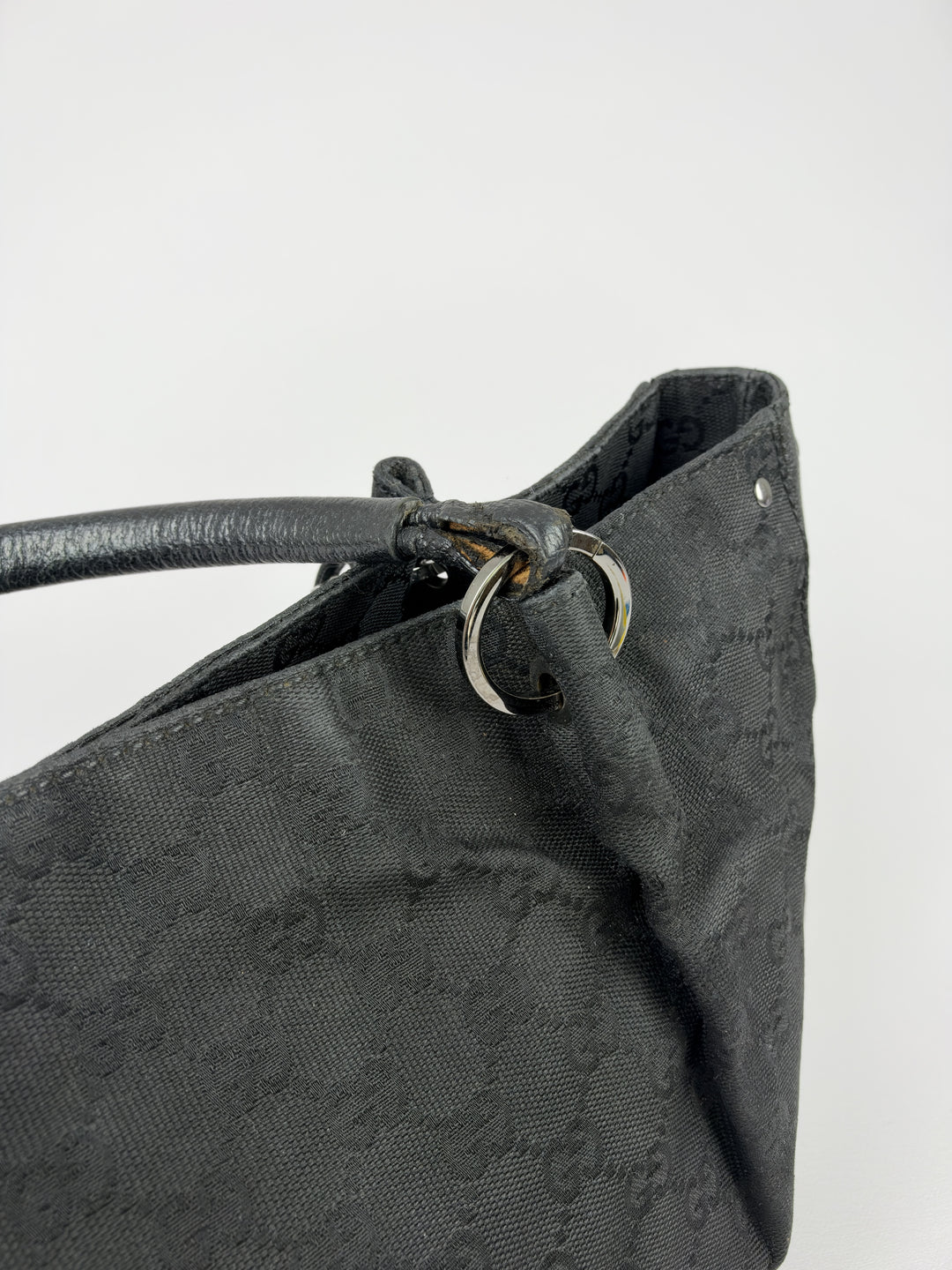 Gucci GG Canvas Leather Trim Tote in Schwarz, Detailansicht 4