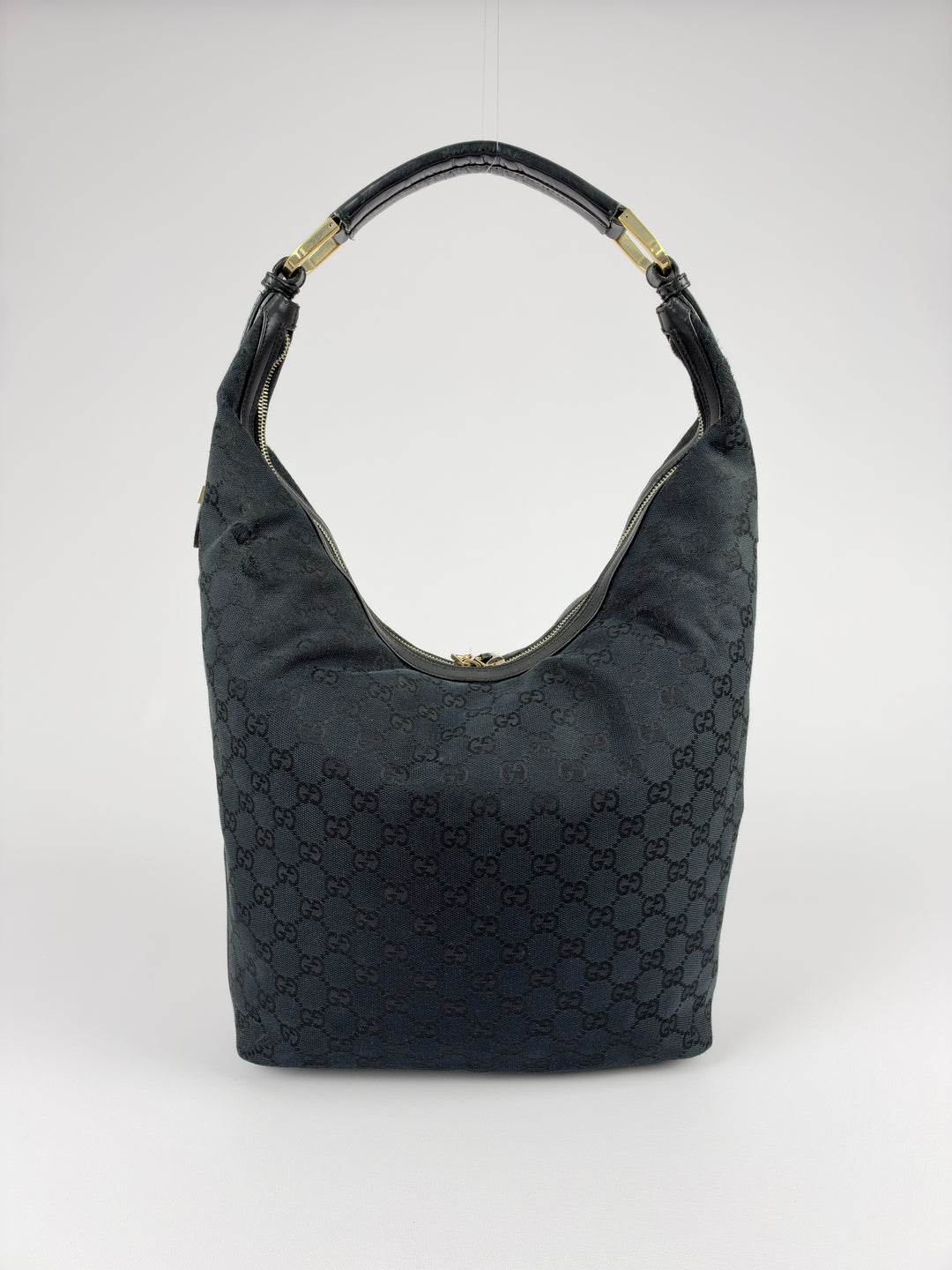 Gucci GG Canvas Hobo Shoulder Bag in Schwarz, Detailansicht 4