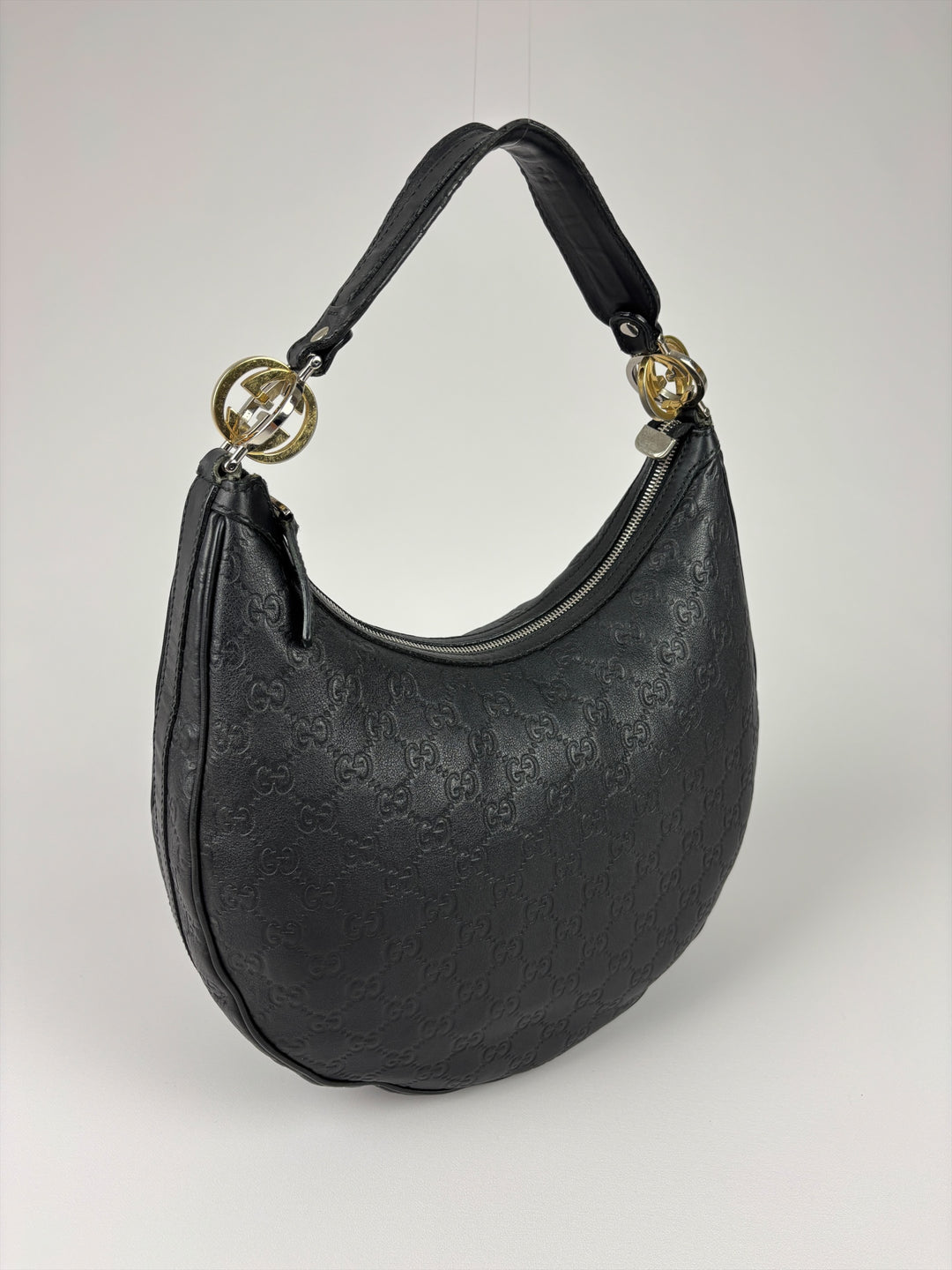 Gucci Guccissima Leather GG Twins Hobo Shoulder Bag in Schwarz, Detailansicht 4