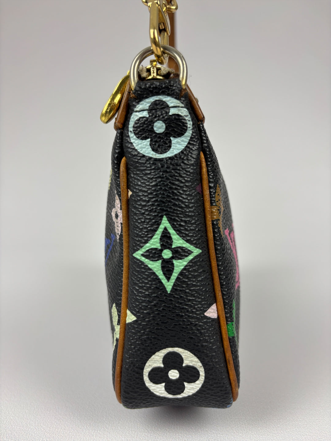 Louis Vuitton Monogram Multicolore Pochette Accessoires Shoulder Bag in Schwarz, Detailansicht 4