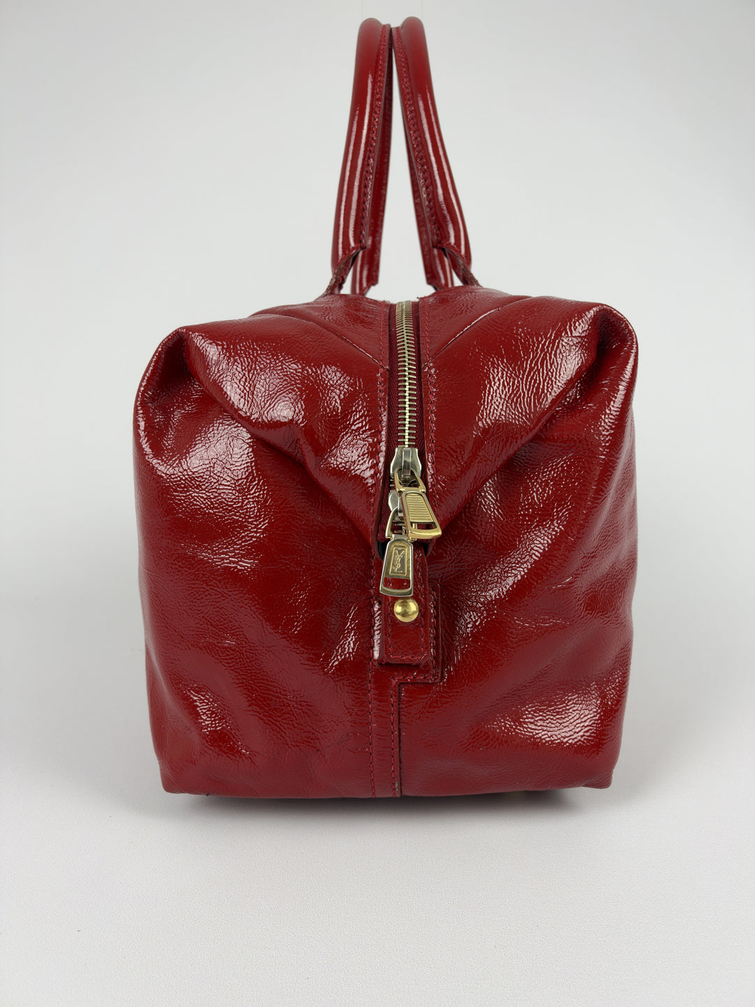 Yves Saint Laurent Easy Y Patent Leather Bag in Rot, Detailansicht 4