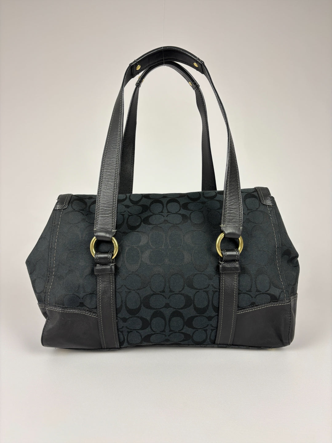 Coach Hampton Signature Flap Satchel Shoulder Bag in Schwarz, Detailansicht 4