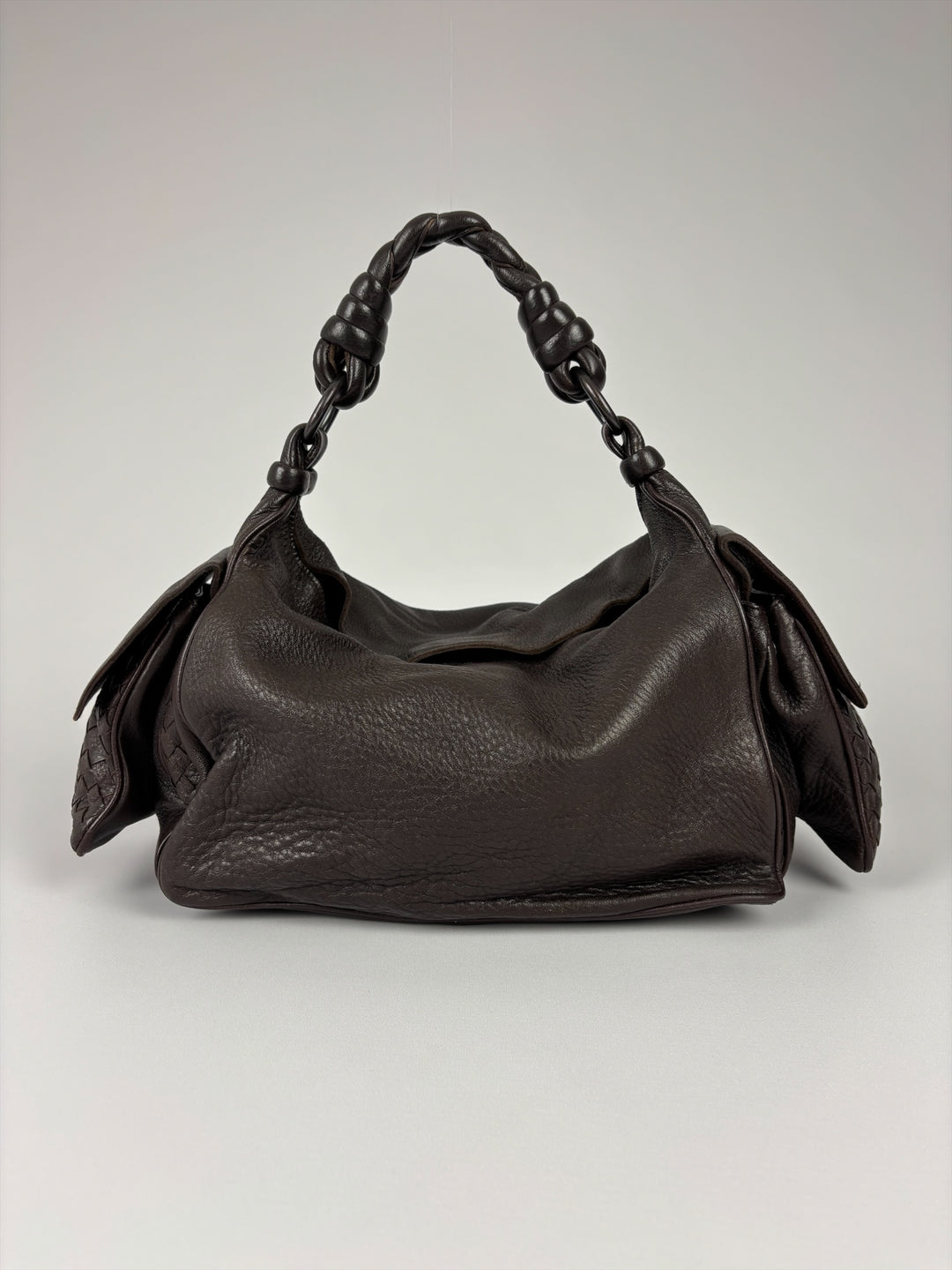 Bottega Veneta Intrecciato Cervo Leather Hobo Shoulder Bag in Dunkelbraun, Detailansicht 4