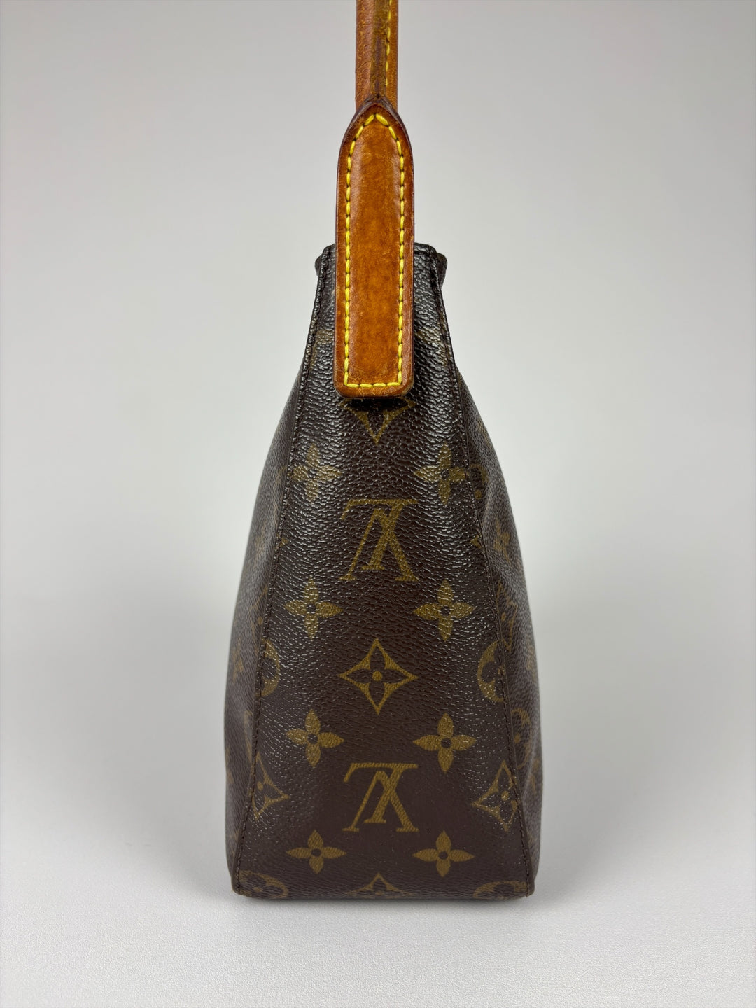 Louis Vuitton Monogram Looping PM Shoulder Bag in Braun, Detailansicht 4
