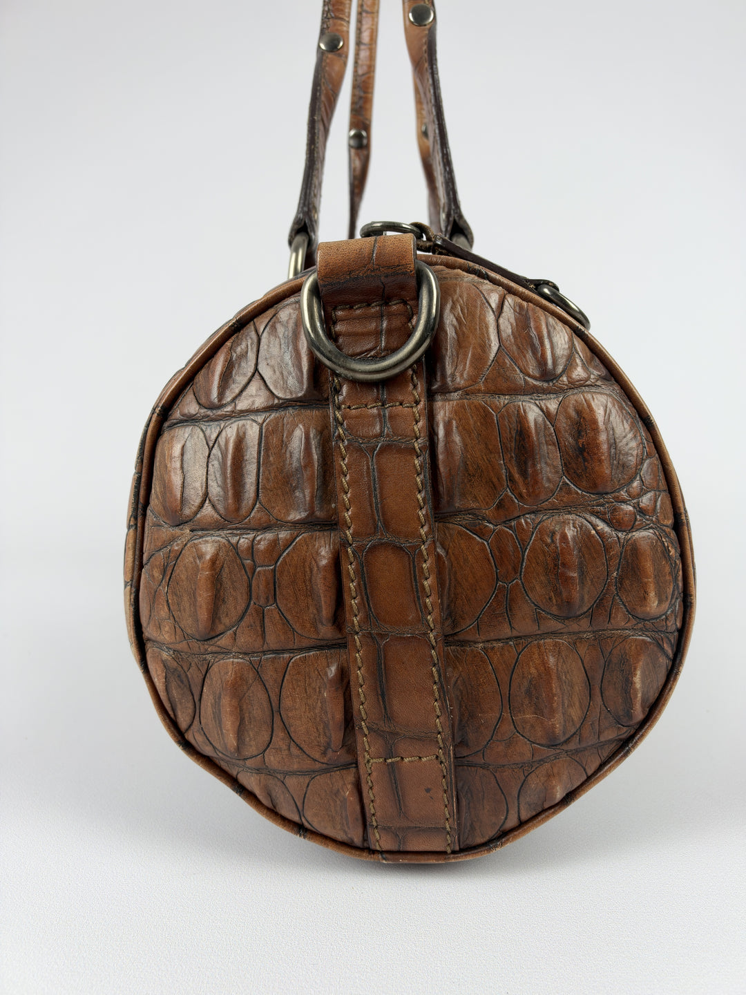 Miu Miu Archive Croc-Embossed Leather Barrel Shoulder Bag in Cognac/Braun, Detailansicht 4