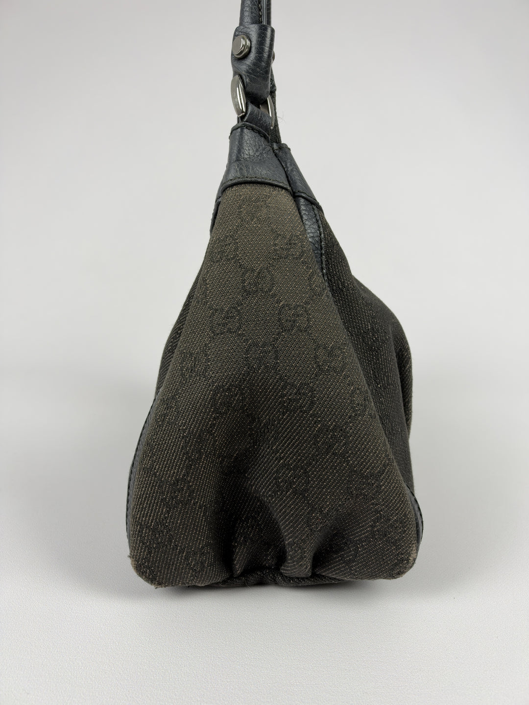 Gucci Abbey D-Ring Small Hobo Shoulder Bag in Anthrazit/Dunkelgrau, Detailansicht 4