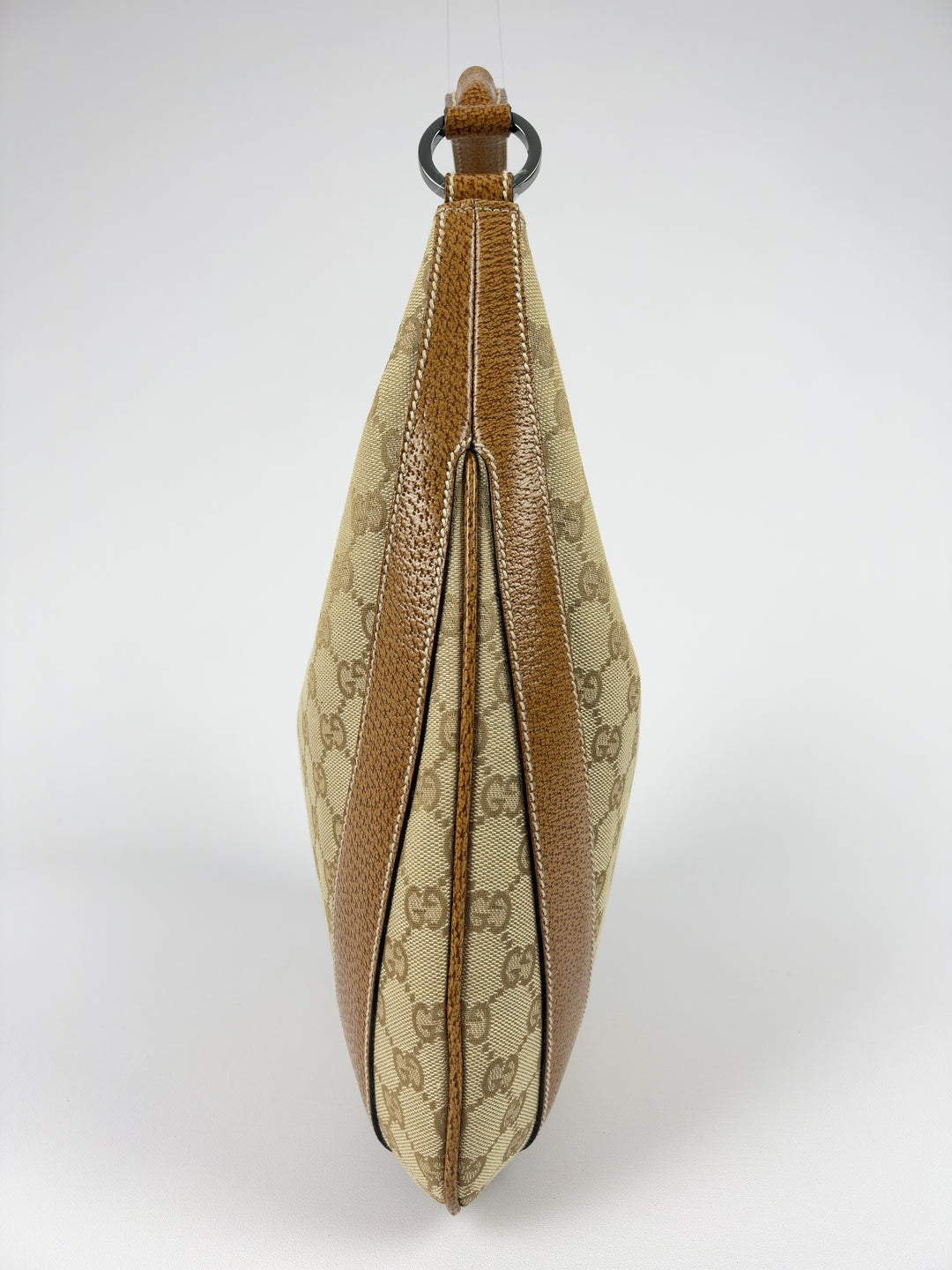 Gucci GG Canvas Small Hobo Shoulder Bag in Beige/Ebenholz, Detailansicht 4