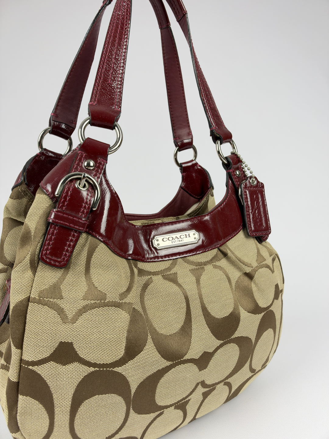 Coach Signature Triple Compartment Hobo Shoulder Bag in Khaki/Braun, Detailansicht 4