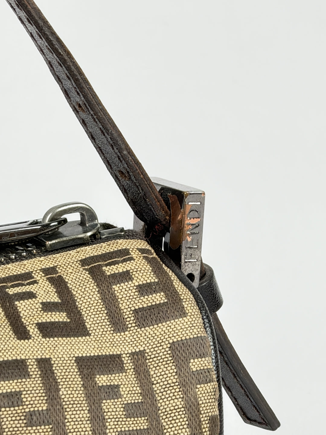 Fendi Zucchino Mini Cylinder Bag in Beige/Braun, Detailansicht 4