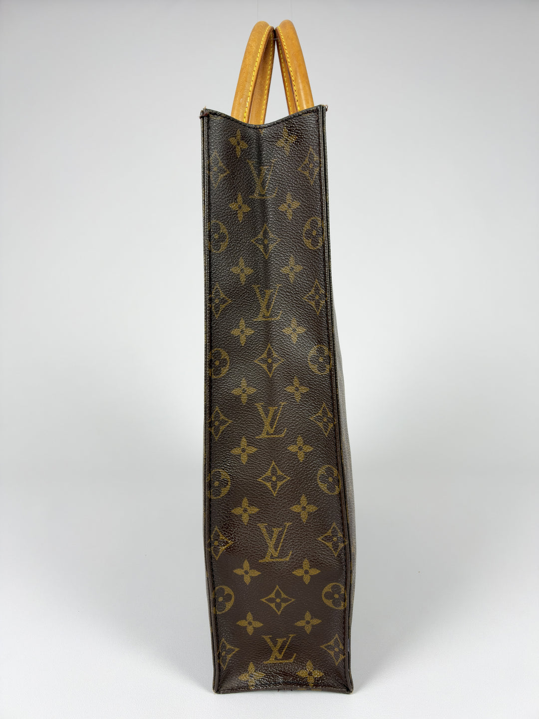 Louis Vuitton Monogram Sac Plat in Braun, Detailansicht 4