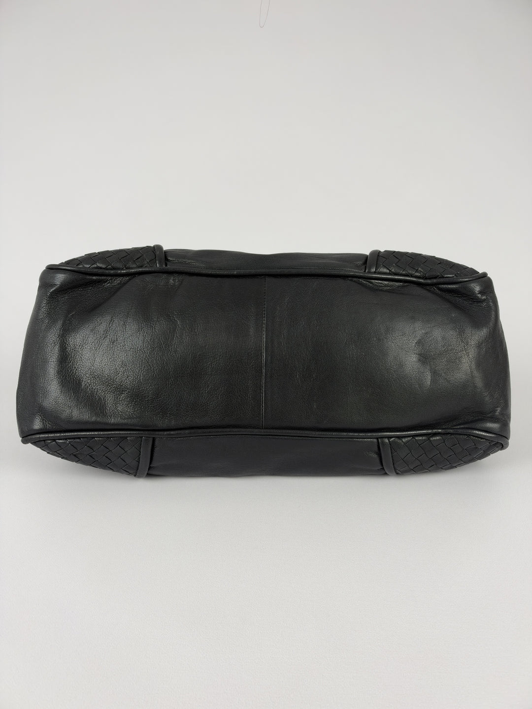 Bottega Veneta Nappa Intrecciato Chain Shoulder Bag in Schwarz, Detailansicht 5