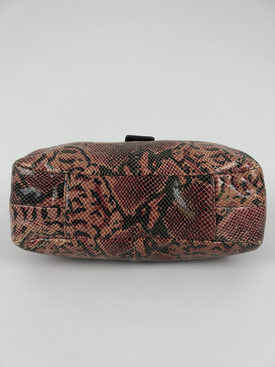 Coach Soho Snakeskin Embossed Leather Buckle Hobo Shoulder Bag in Altrosa, Detailansicht 5