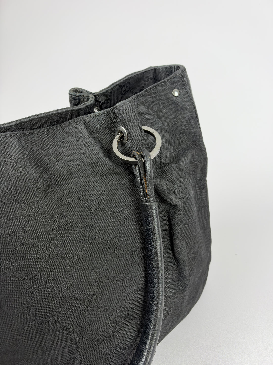 Gucci GG Canvas Leather Trim Tote in Schwarz, Detailansicht 5