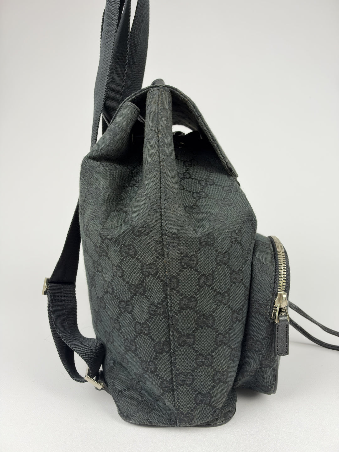 Gucci GG Canvas Jackie Backpack in Schwarz, Detailansicht 5