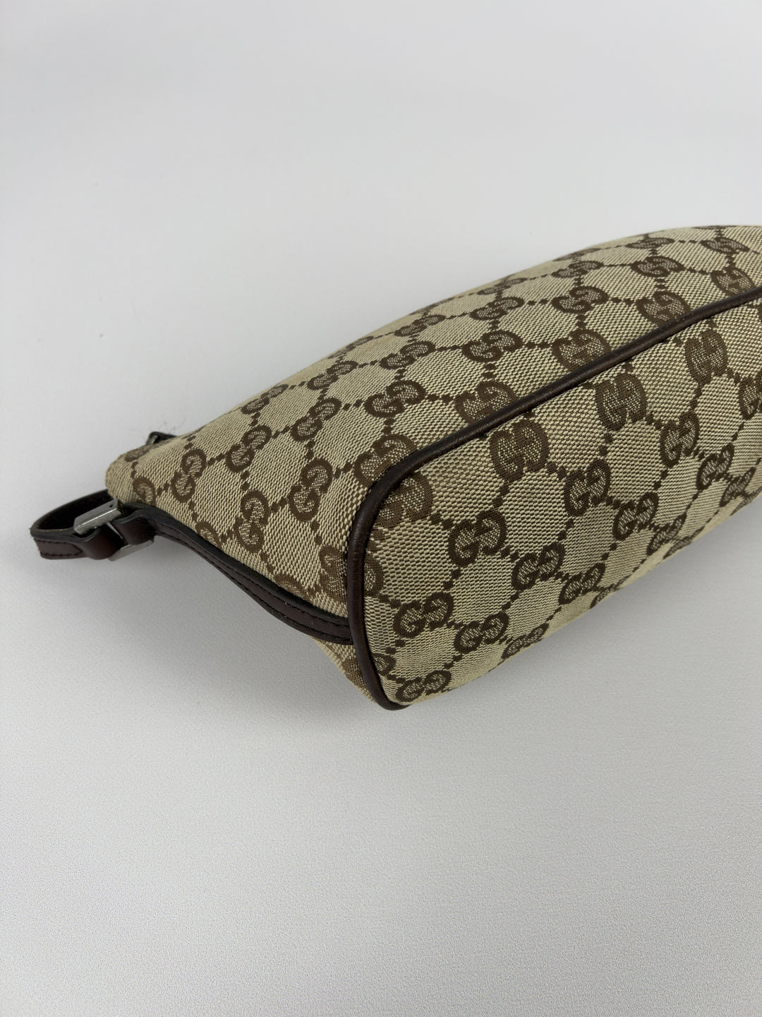 Gucci GG Canvas Boat Pochette in Beige/Braun, Detailansicht 5