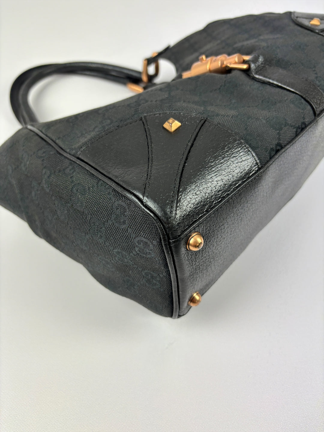 Gucci GG Canvas Jackie Bardot Hobo Shoulder Bag in Schwarz, Detailansicht 5