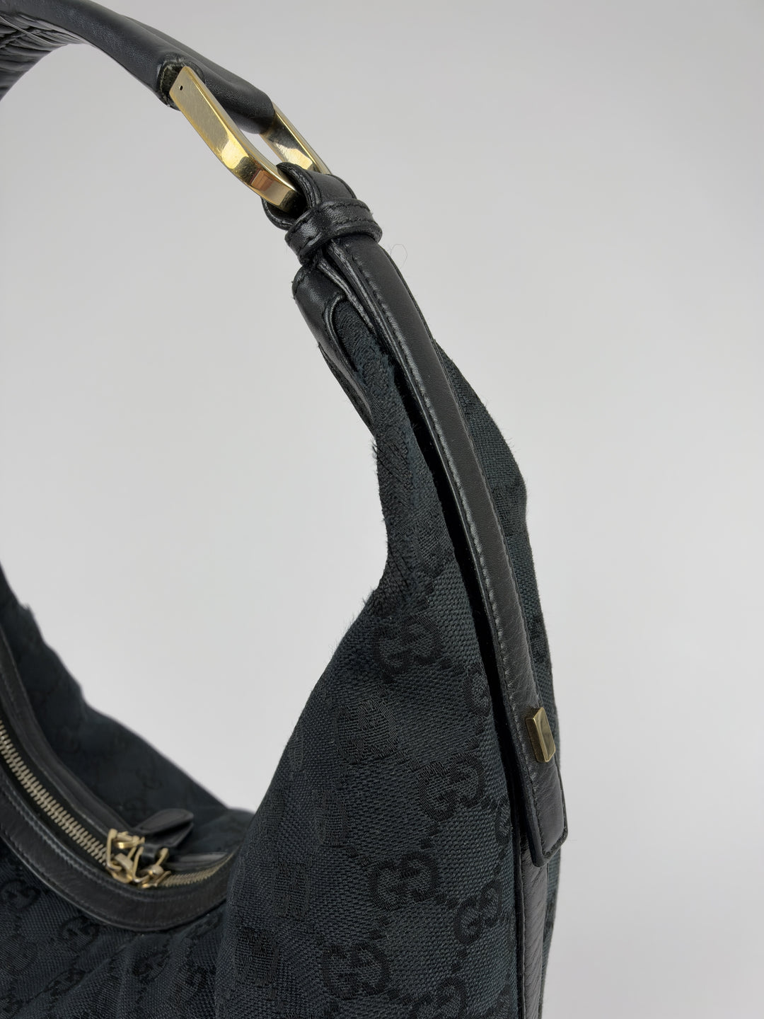 Gucci GG Canvas Hobo Shoulder Bag in Schwarz, Detailansicht 5
