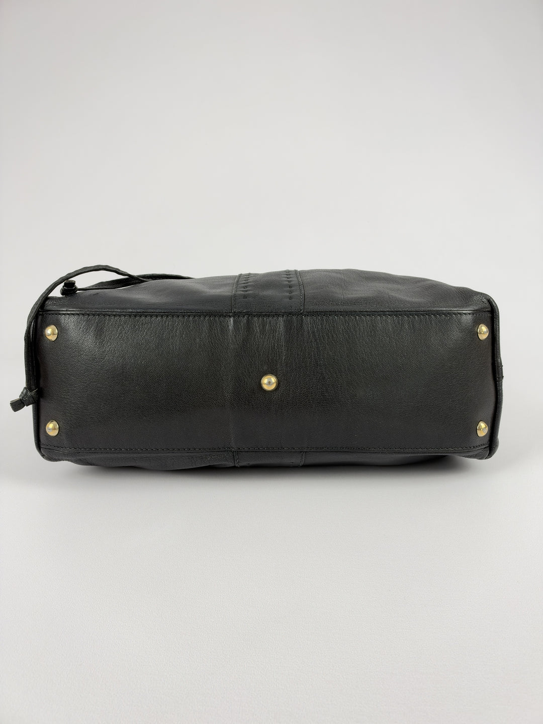 Yves Saint Laurent Reversible Double Leather Shoulder Bag in Schwarz, Detailansicht 5