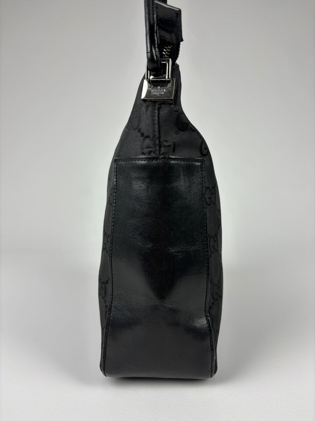 Gucci GG Nylon Hobo Shoulder Bag in Schwarz, Detailansicht 5