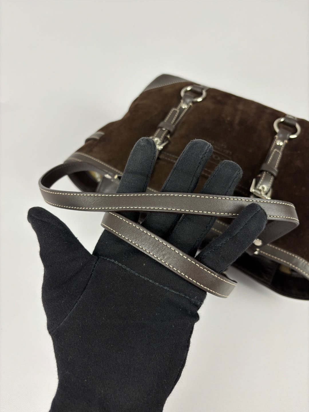 Coach Gallery Suede Tote Shoulder Bag in Dunkelbraun, Detailansicht 5