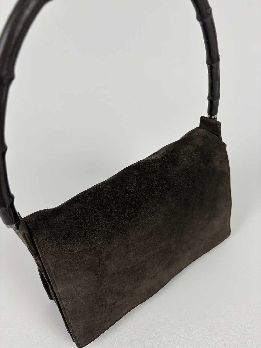 Gucci Bamboo Suede Flap Shoulder Bag in Dunkelbraun, Detailansicht 5