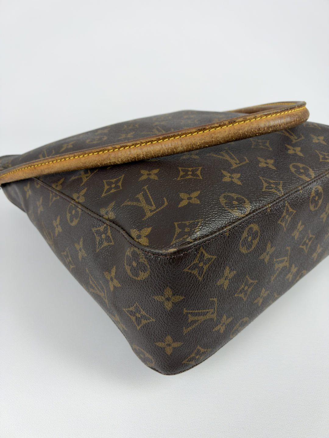Louis Vuitton Monogram Looping GM Shoulder Bag in Braun, Detailansicht 5