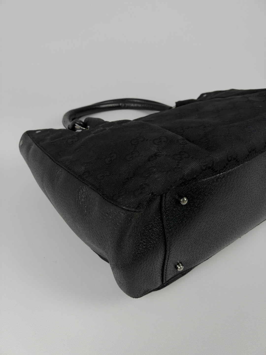 Gucci GG Canvas Leather Trim Tote in Schwarz, Detailansicht 6