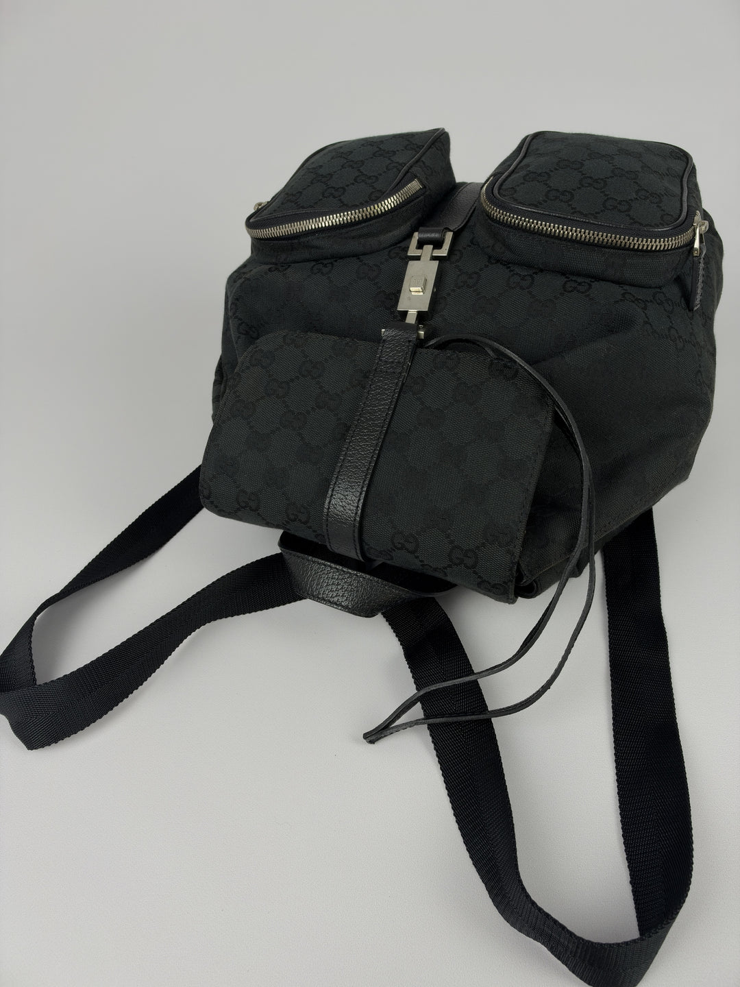 Gucci GG Canvas Jackie Backpack in Schwarz, Detailansicht 6