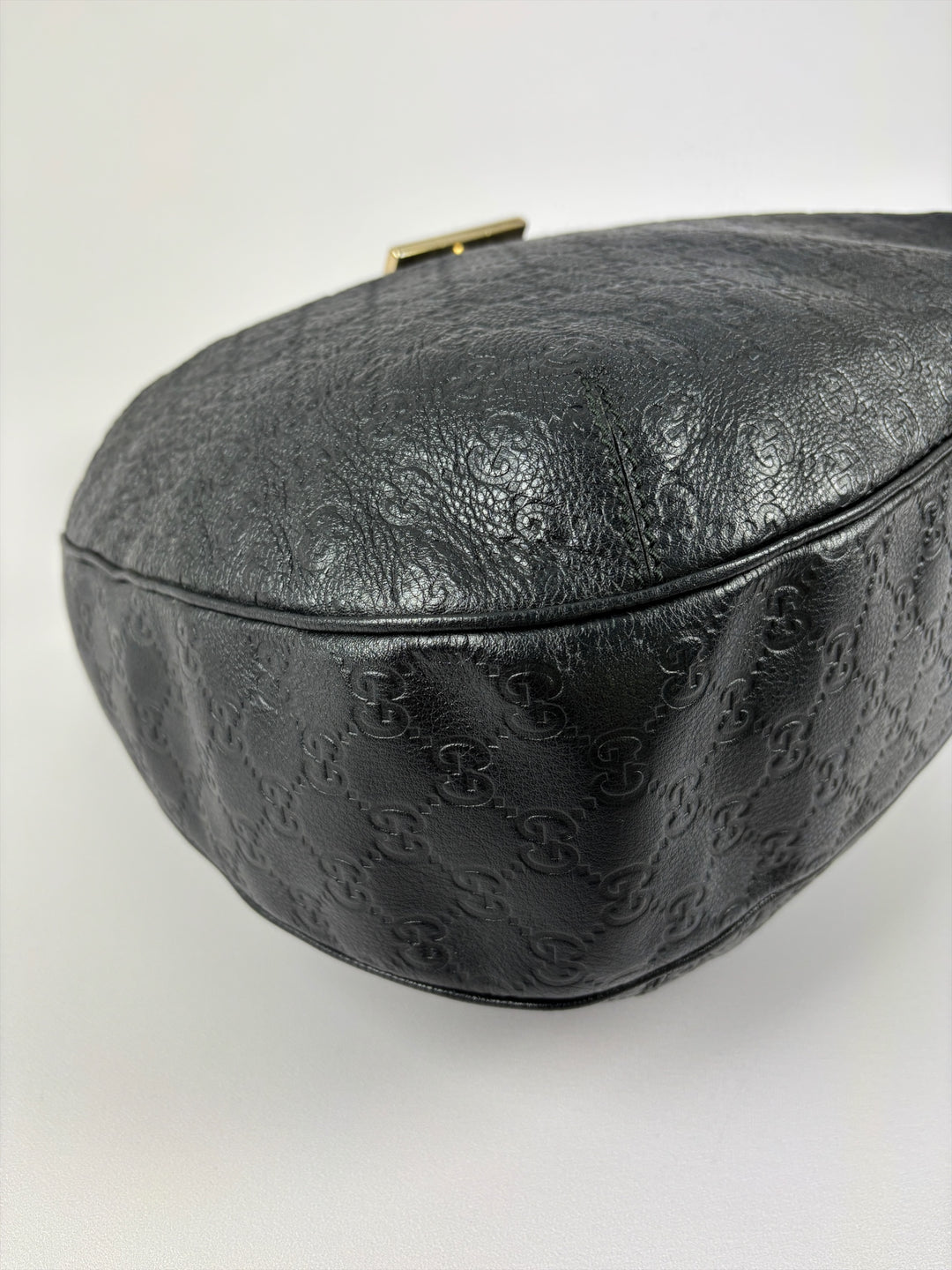 Gucci Guccissima Leather New Britt Hobo Shoulder Bag in Schwarz, Detailansicht 6