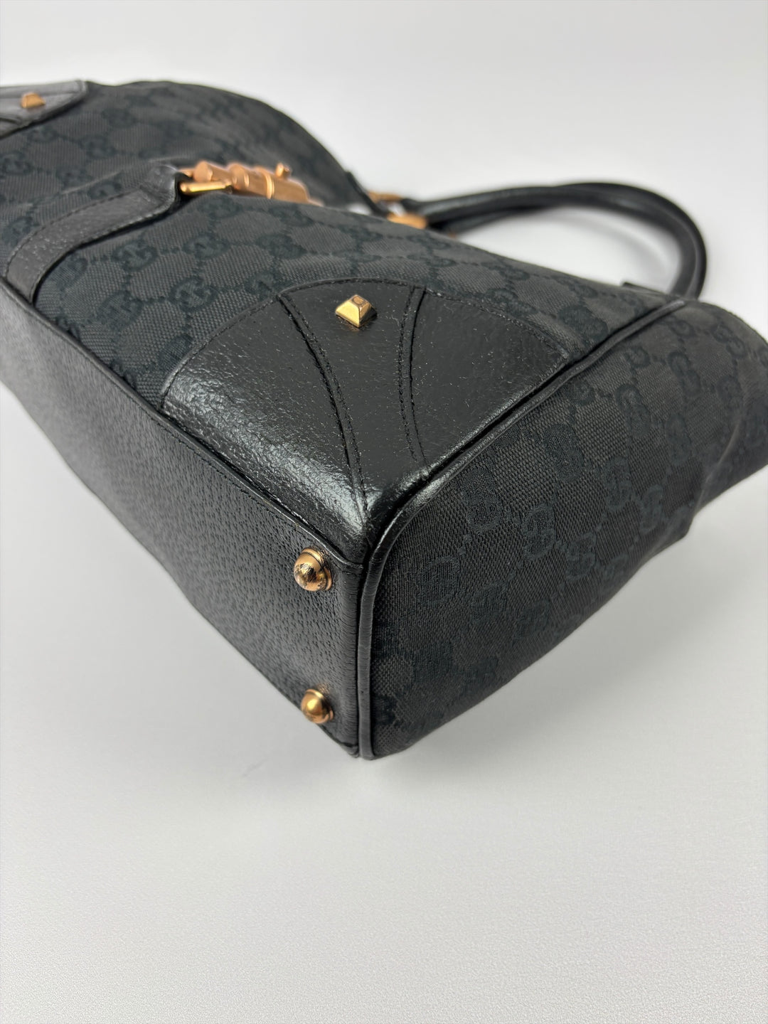 Gucci GG Canvas Jackie Bardot Hobo Shoulder Bag in Schwarz, Detailansicht 6