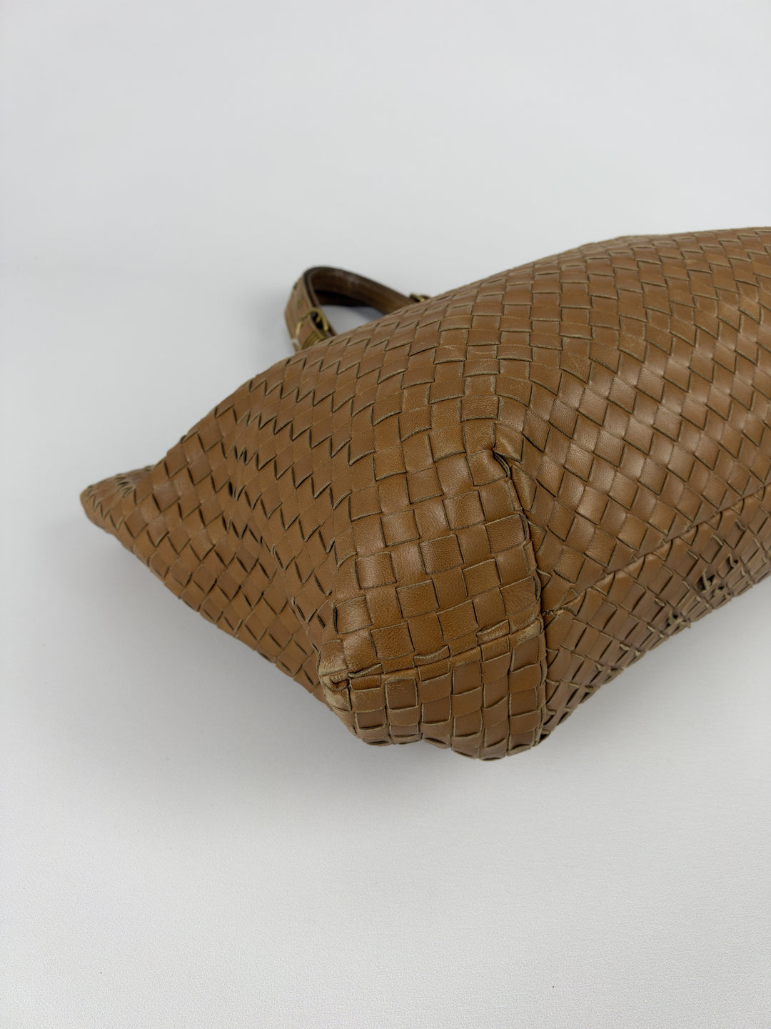 Bottega Veneta Intrecciato Nappa Lock Tote Shoulder Bag in Cognac/Karamellbraun, Detailansicht 6