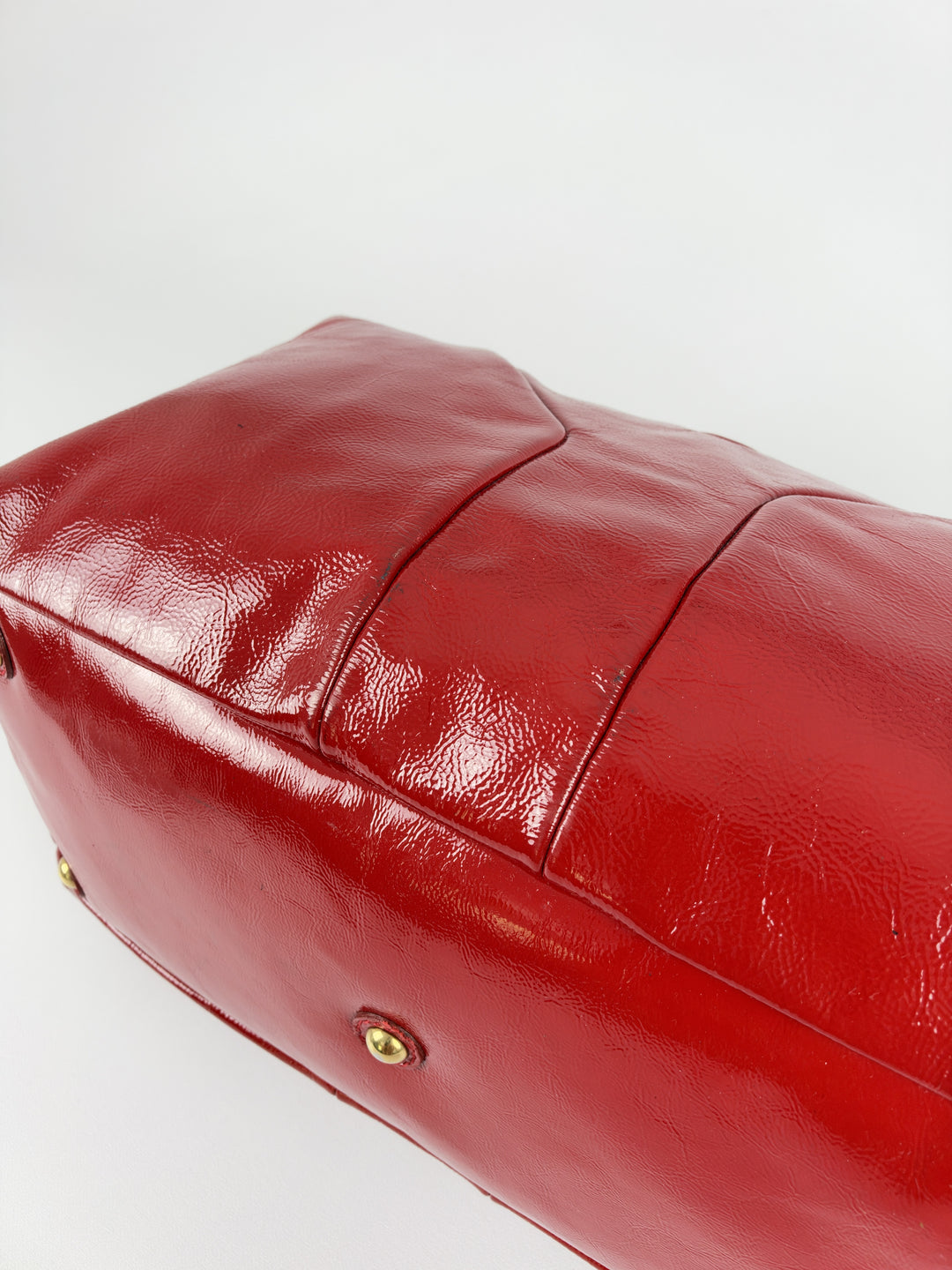 Yves Saint Laurent Easy Y Patent Leather Bag in Rot, Detailansicht 6