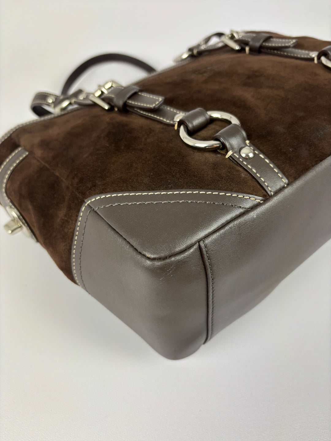 Coach Gallery Suede Tote Shoulder Bag in Dunkelbraun, Detailansicht 6